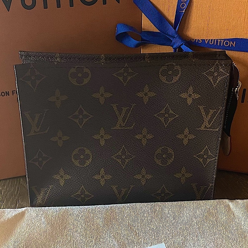 Classic Louis Vuitton Toiletry 19